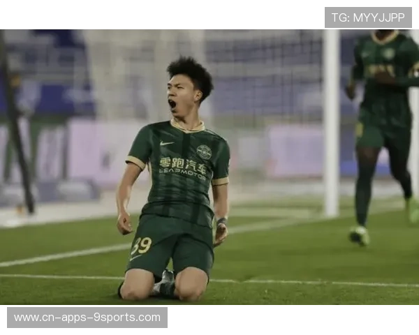 王钰栋在集训比赛中连过三人推射破门