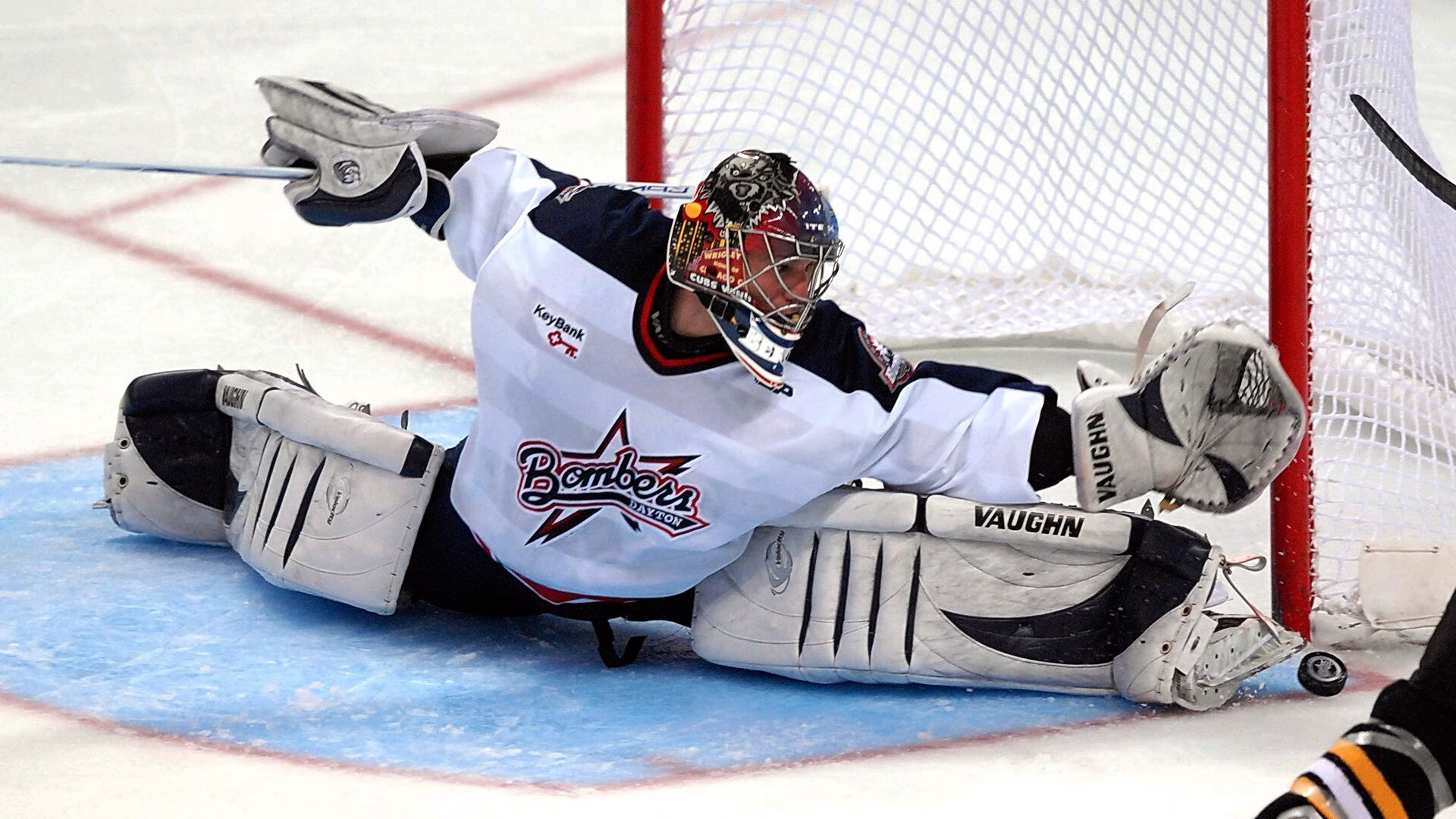 九游下载官方正版-卡扎伊什维利25球!推射破门领跑射手榜,冲刺金靴,扎卡进球